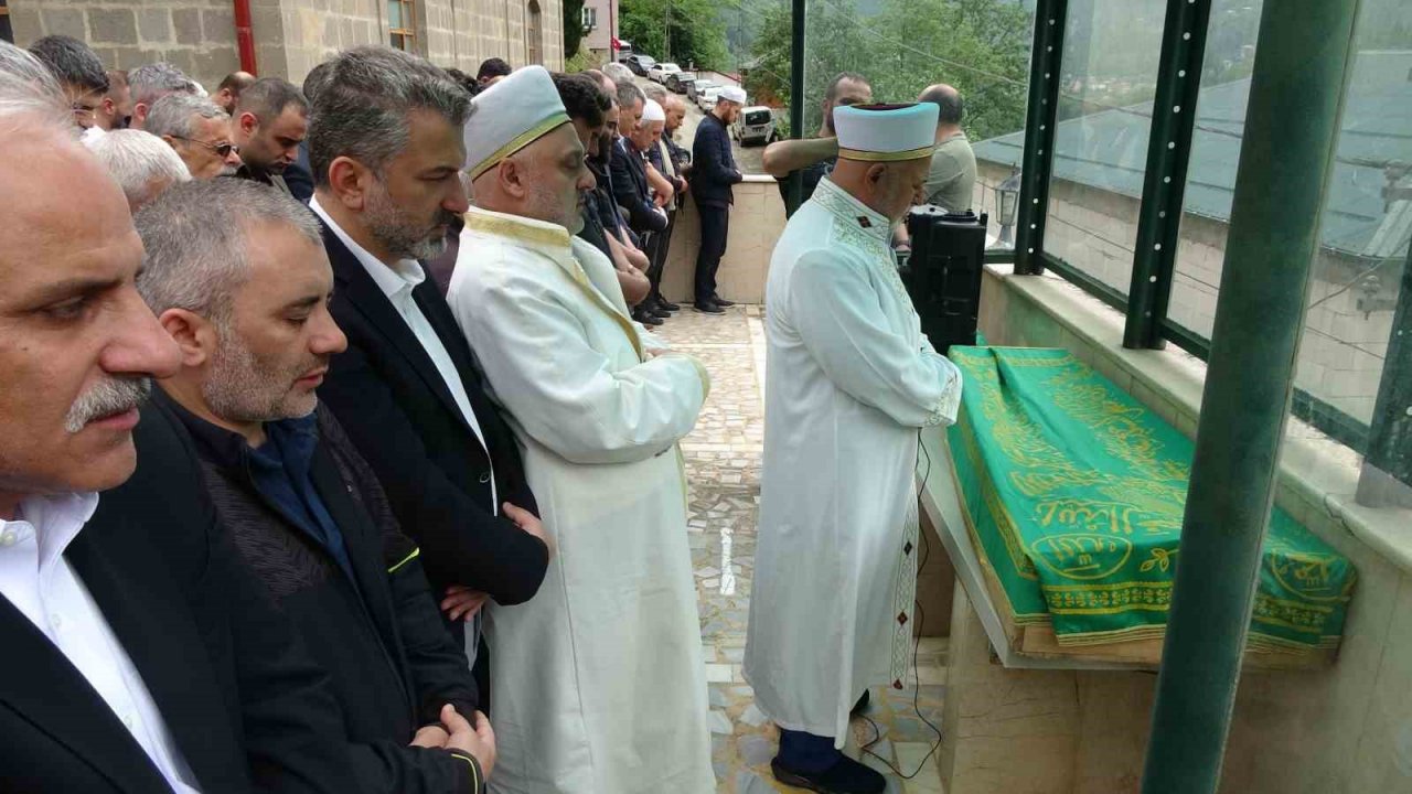 Başına isabet eden yorgun mermi nedeniyle hayatını kaybeden 9 yaşındaki Kerem Can son yolculuğuna uğurlandı