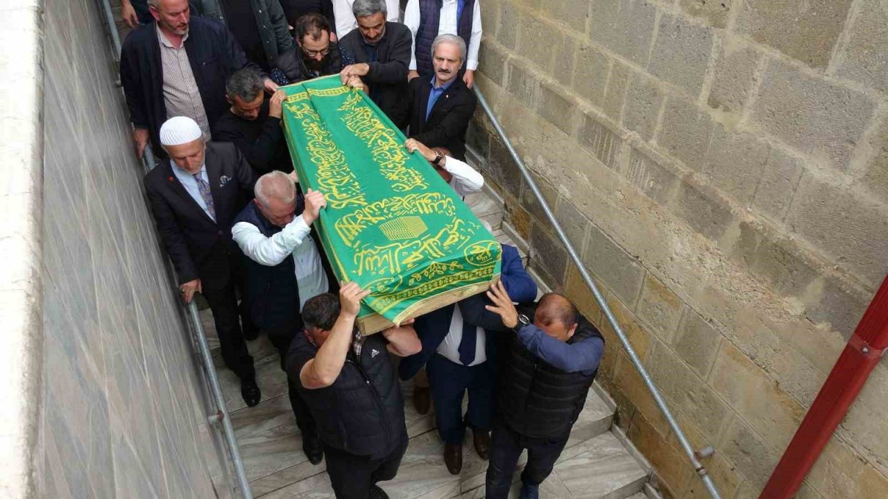 Başına isabet eden yorgun mermi nedeniyle hayatını kaybeden 9 yaşındaki Kerem Can son yolculuğuna uğurlandı