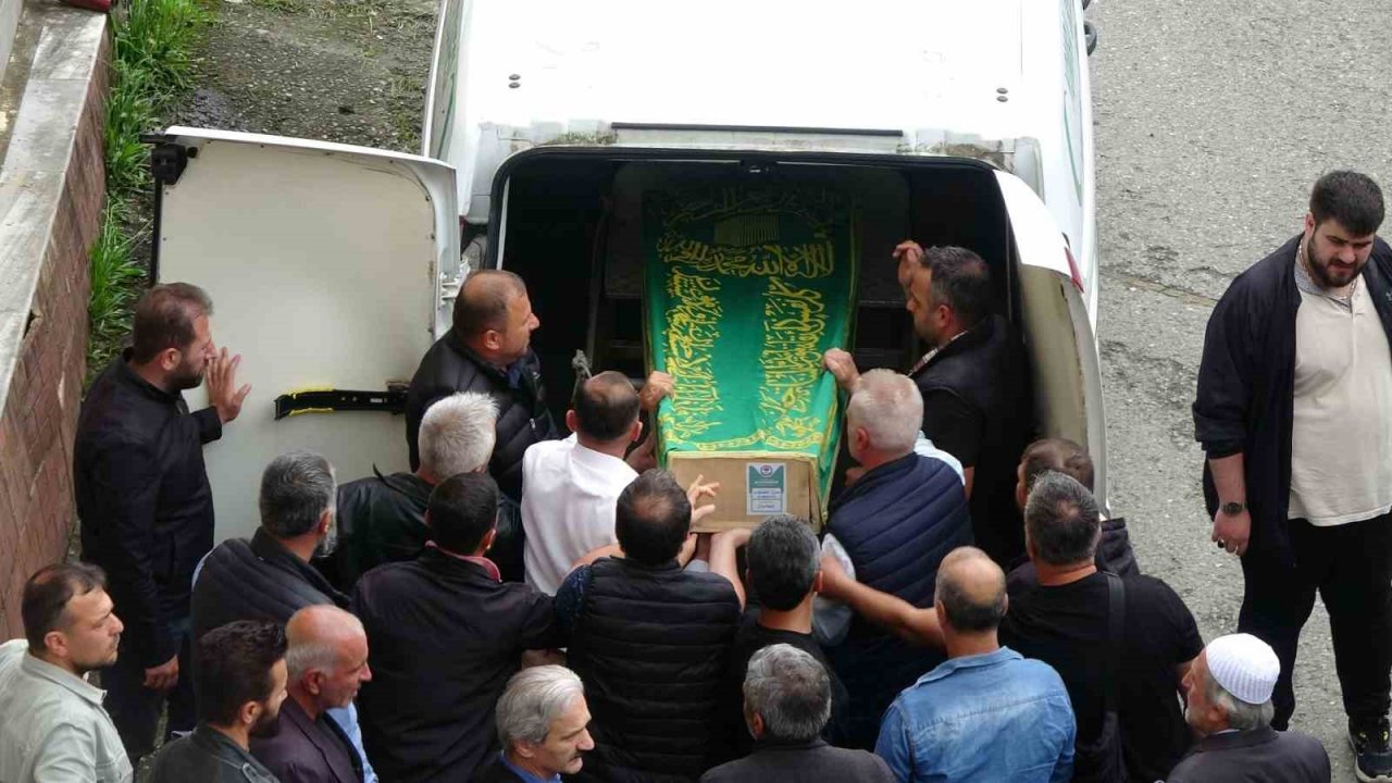 Başına isabet eden yorgun mermi nedeniyle hayatını kaybeden 9 yaşındaki Kerem Can son yolculuğuna uğurlandı