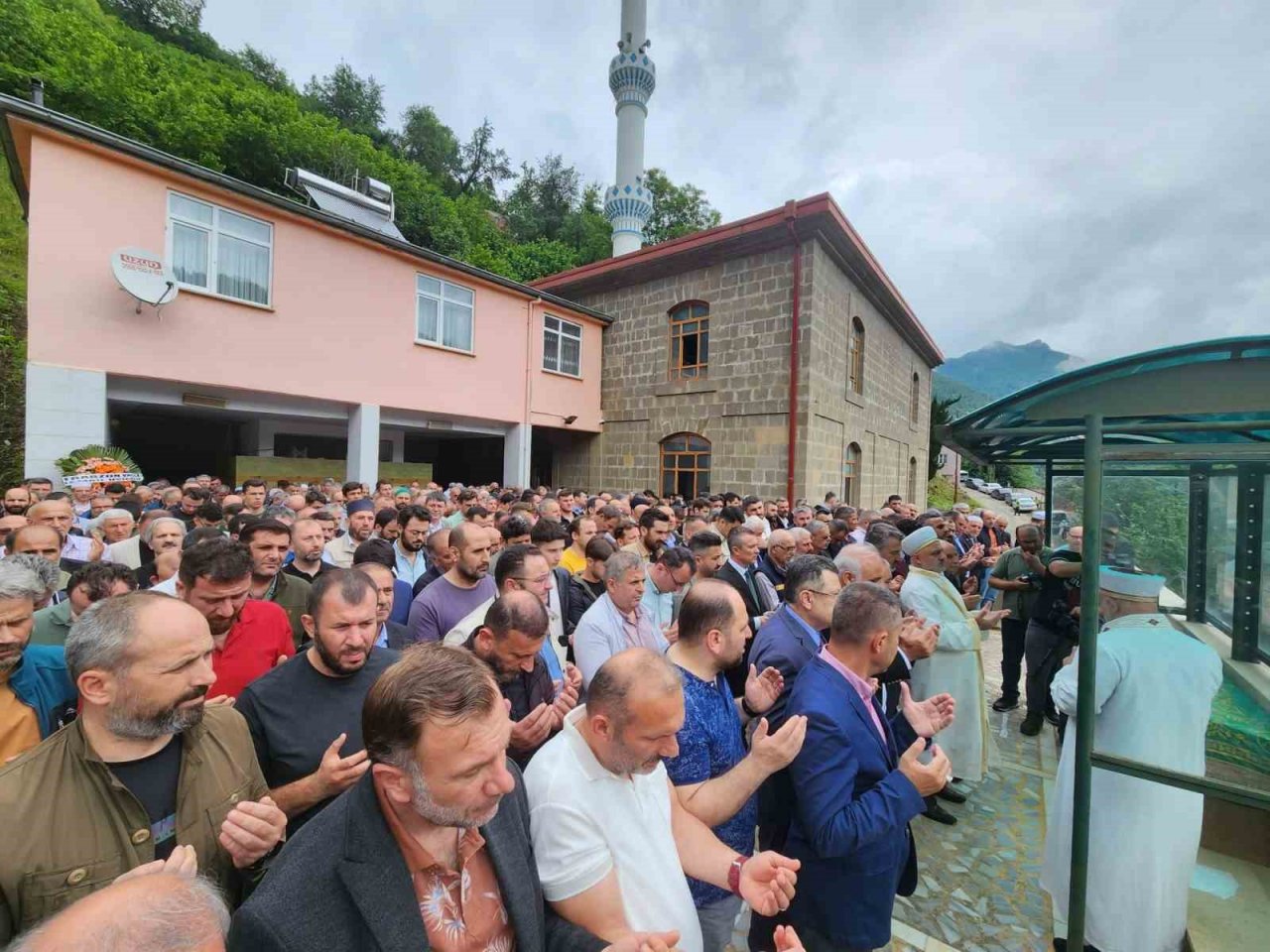 Başına isabet eden yorgun mermi nedeniyle hayatını kaybeden 9 yaşındaki Kerem Can son yolculuğuna uğurlandı