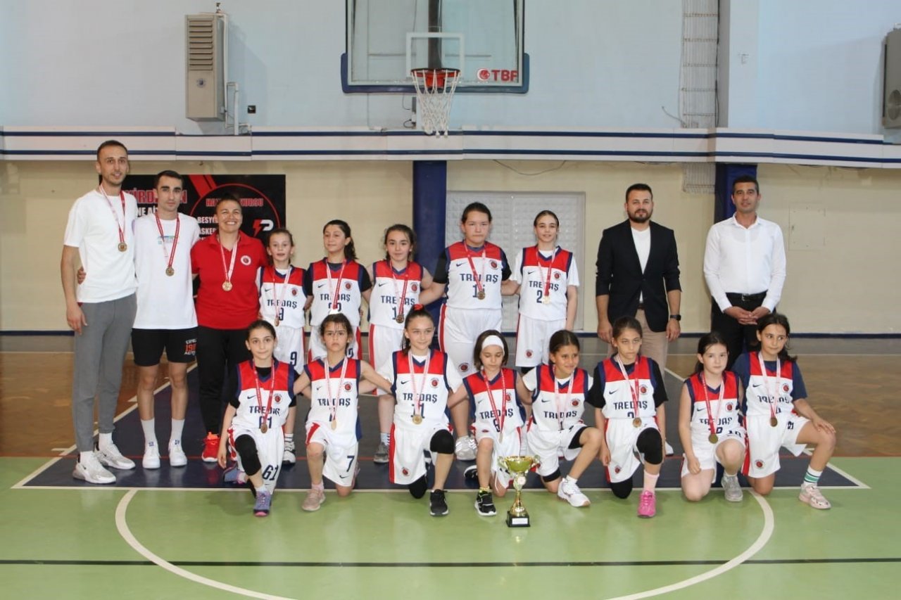TREDAŞ Spor kız takımı namağlup şampiyon