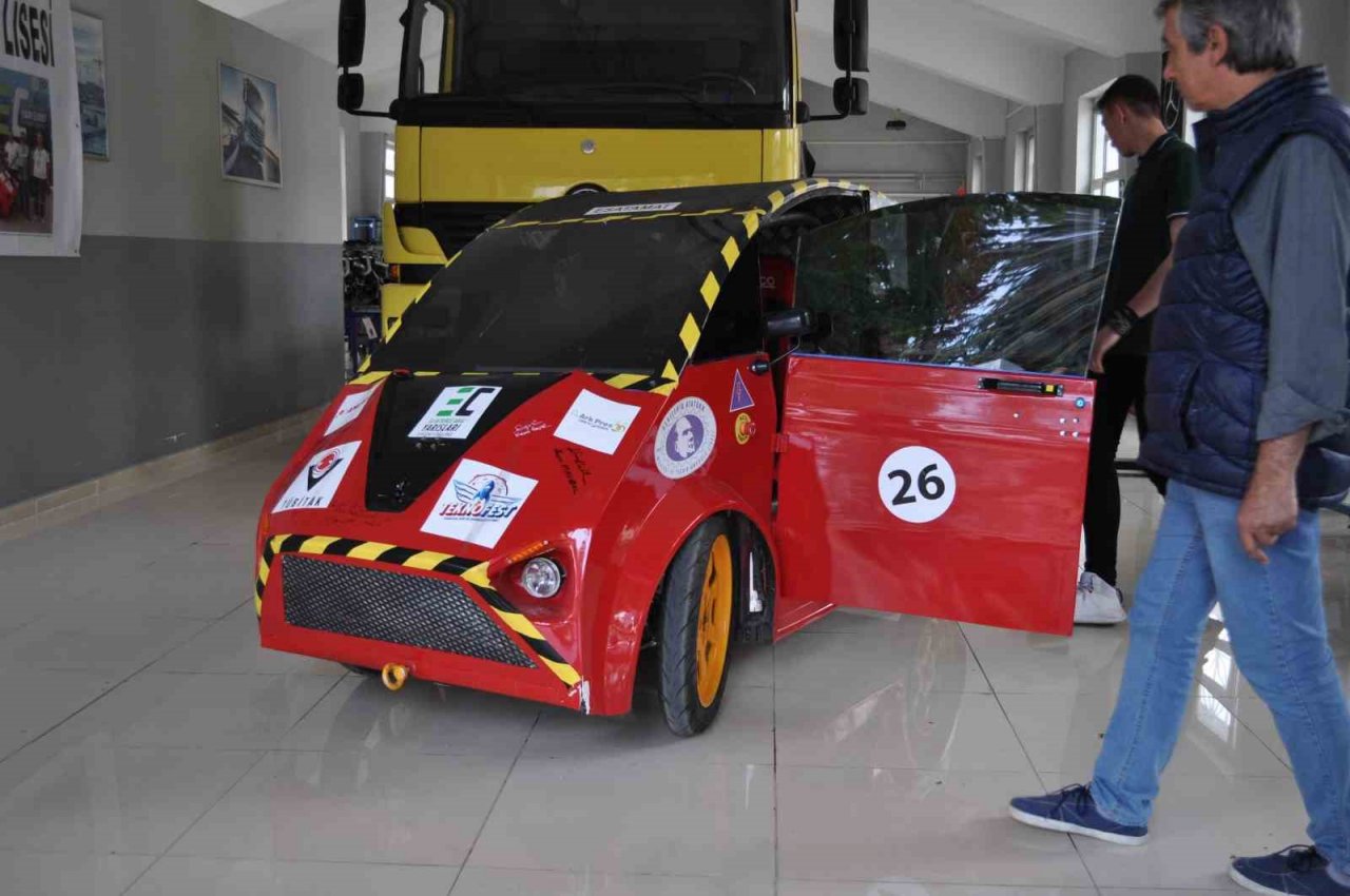 Geliştirdikleri elektrikli otomobil ile TEKNOFEST’te birincilik hedefliyorlar