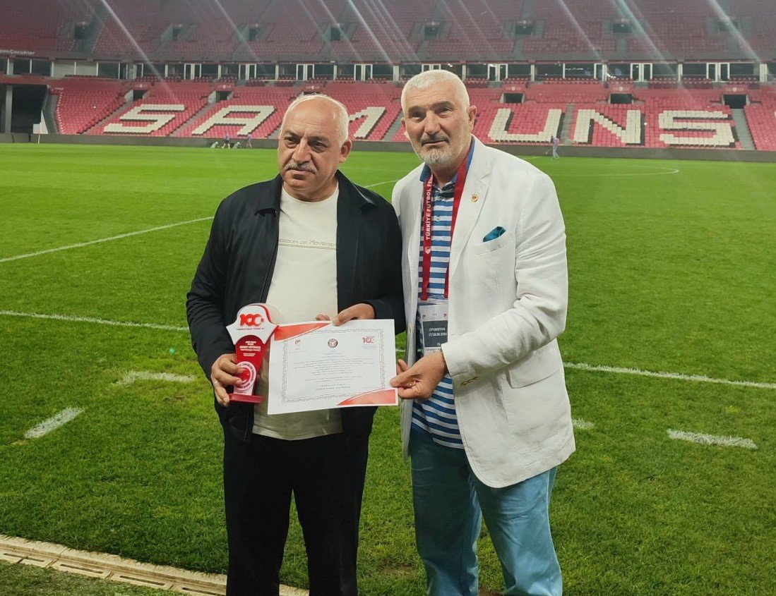 TÜRFAD’dan milli maça özel ’vefa’ plaketleri