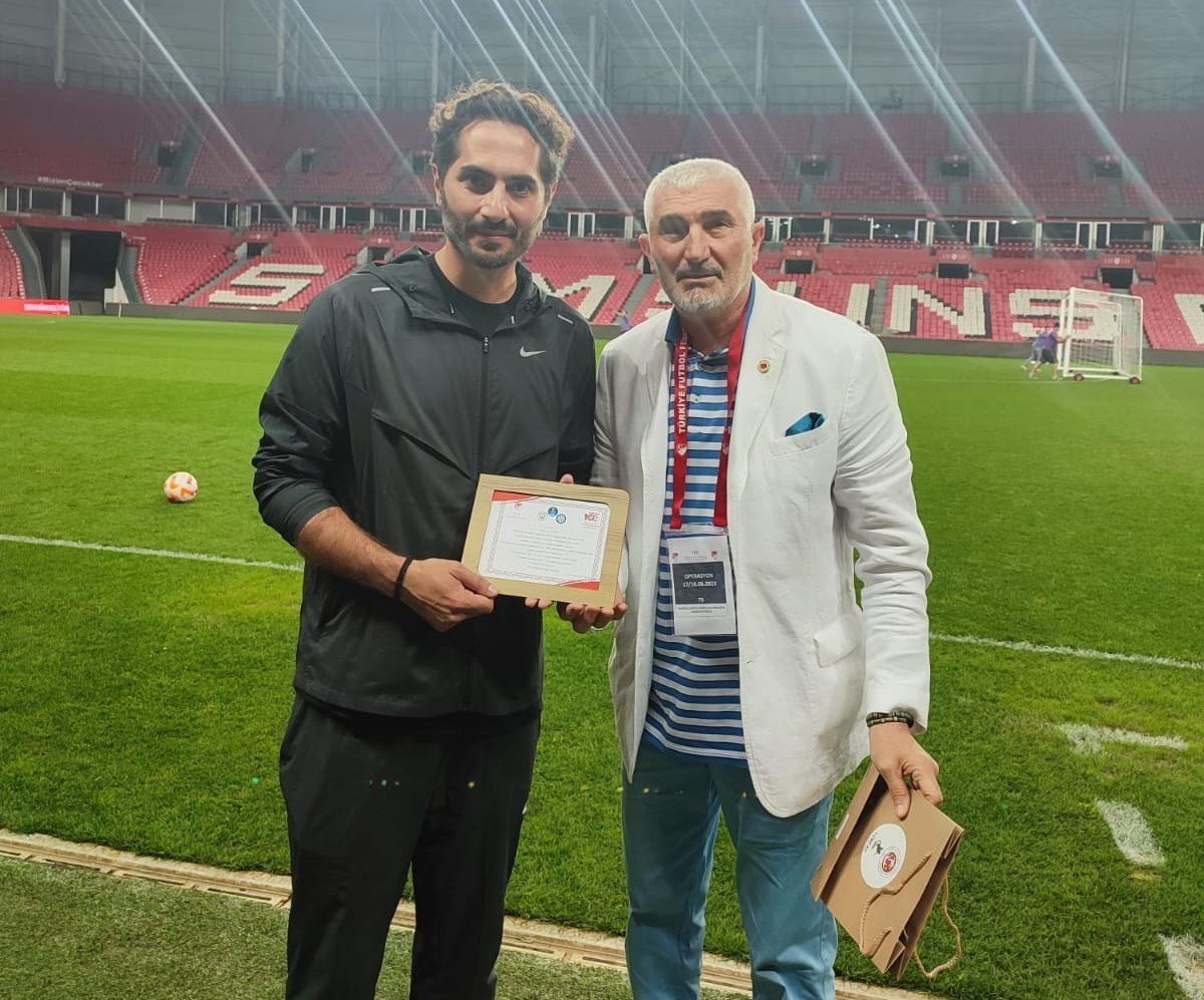 TÜRFAD’dan milli maça özel ’vefa’ plaketleri