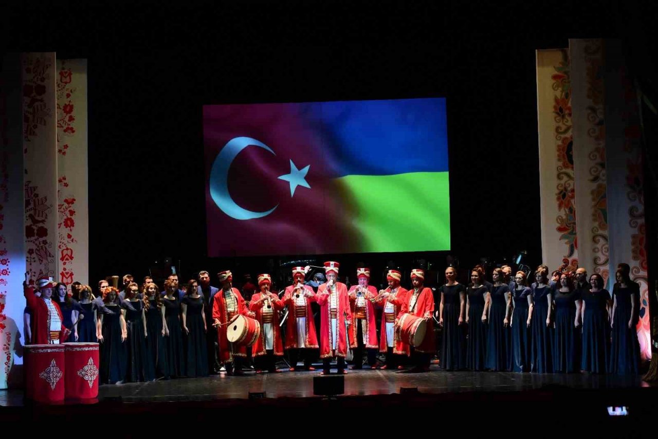 Türkiye ve Ukrayna’nın kültürel değerleri aynı sahnede buluştu