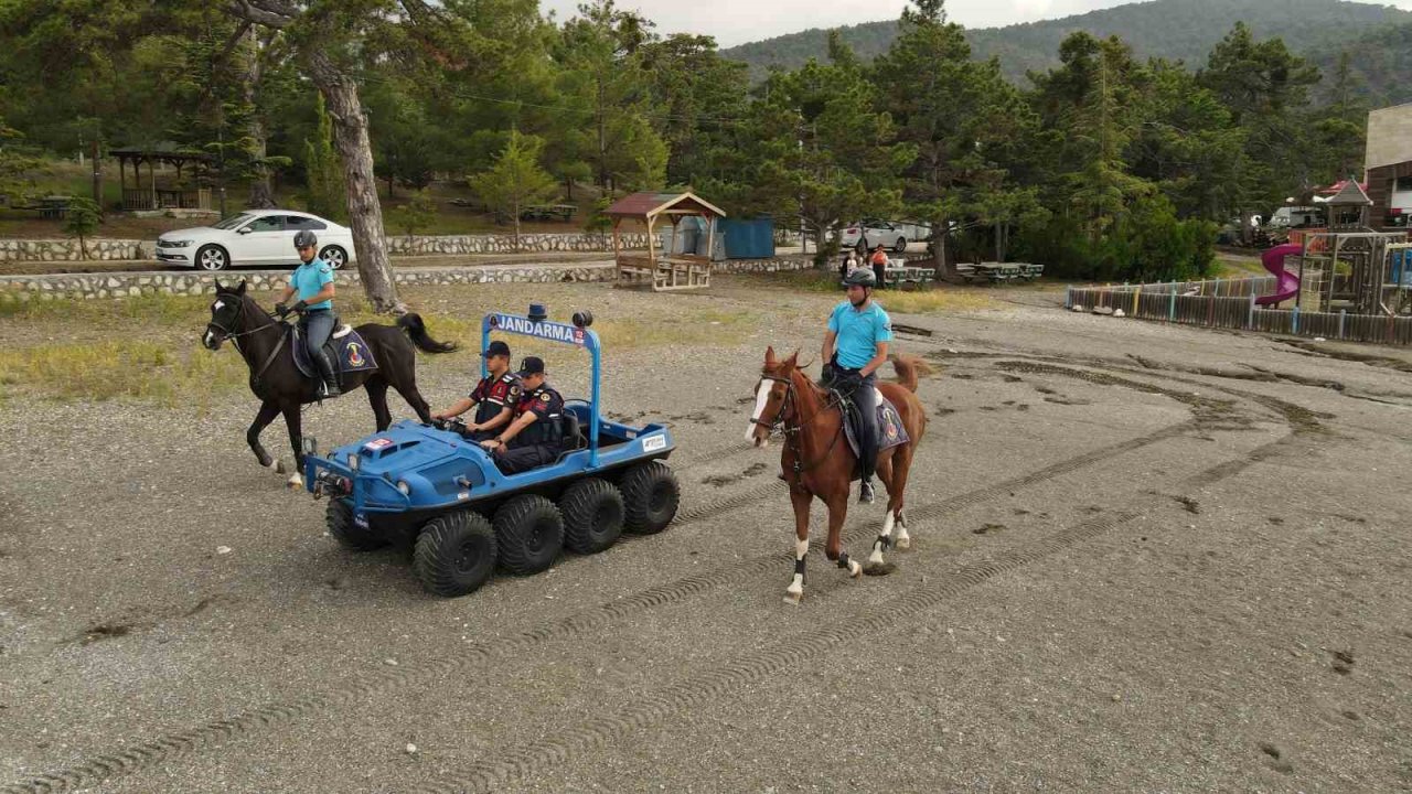 Salda Gölü’nün güvenliği karada 8X8 amfibik UTV’ler, gölde elektrikli amfibi botlar ile sağlanıyor