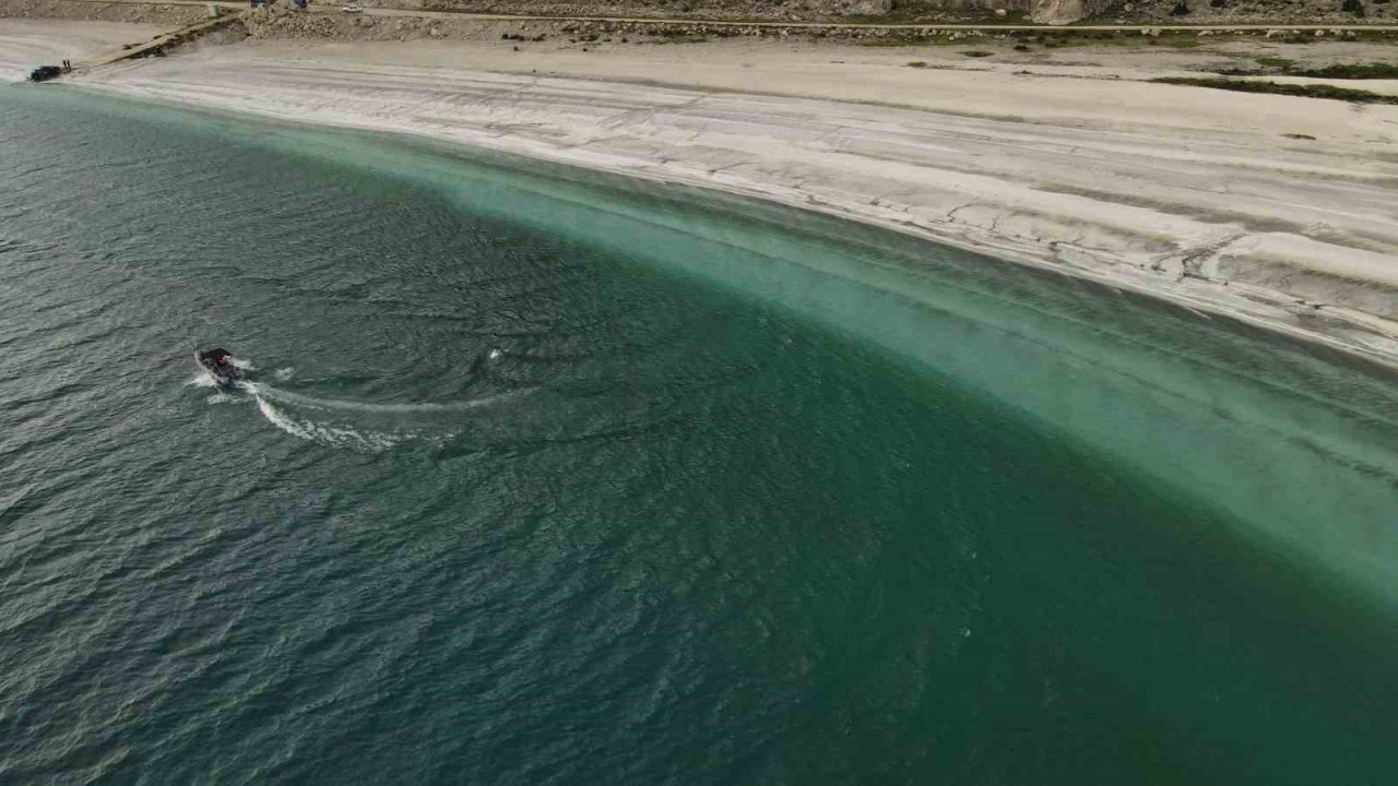 Salda Gölü’nün güvenliği karada 8X8 amfibik UTV’ler, gölde elektrikli amfibi botlar ile sağlanıyor