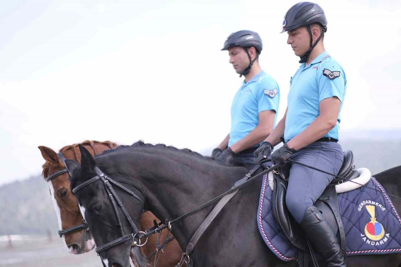 Salda Gölü’nün güvenliği karada 8X8 amfibik UTV’ler, gölde elektrikli amfibi botlar ile sağlanıyor