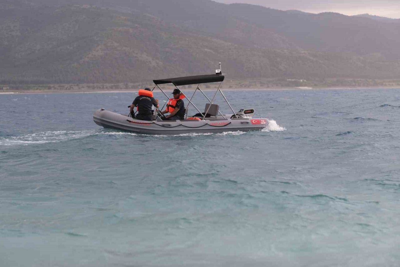 Salda Gölü’nün güvenliği karada 8X8 amfibik UTV’ler, gölde elektrikli amfibi botlar ile sağlanıyor