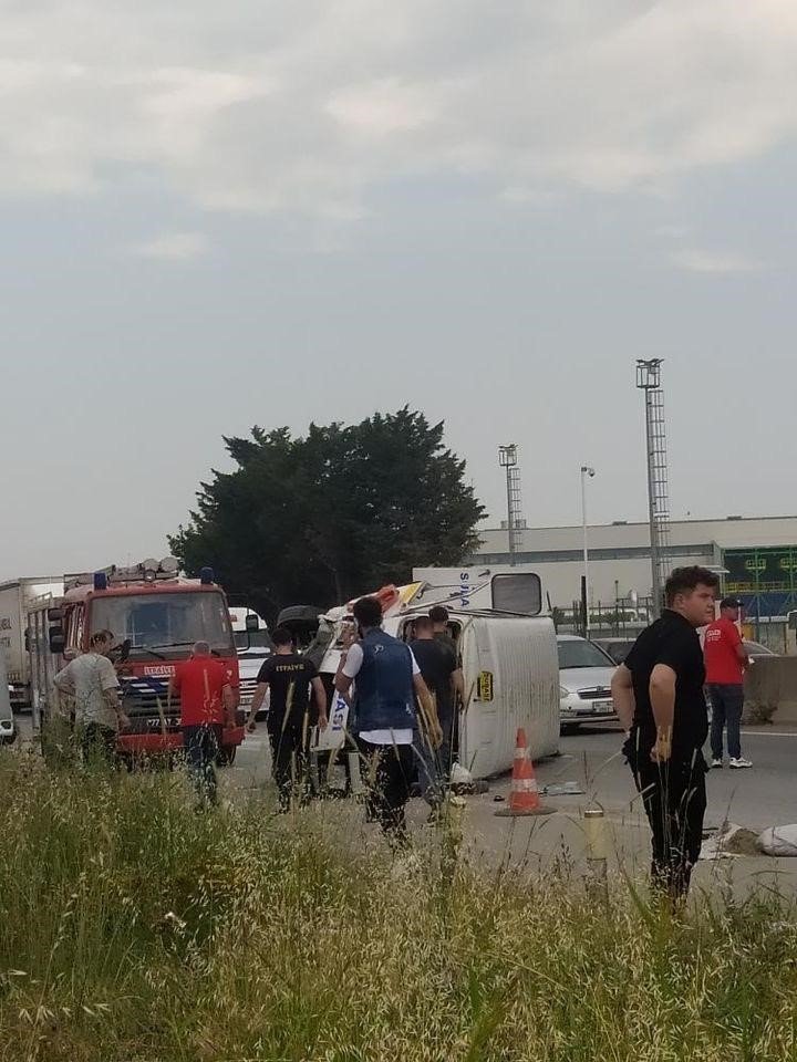 Yalova’da otomobille çarpışan minibüs devrildi: 9 yaralı