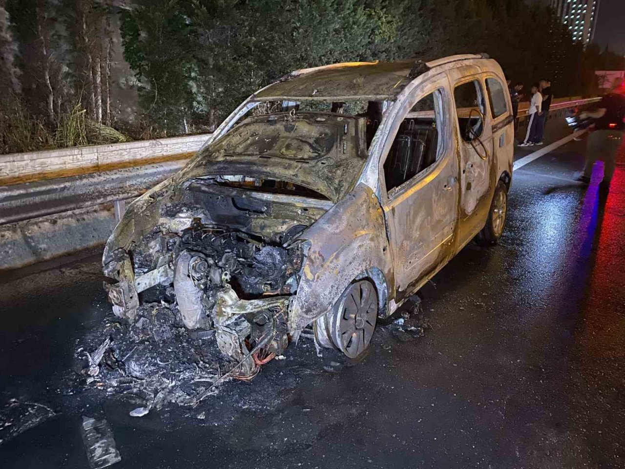 Mahmutbey İstoç önünde peş peşe karşılıklı trafik kazası: 3 ağır yaralı