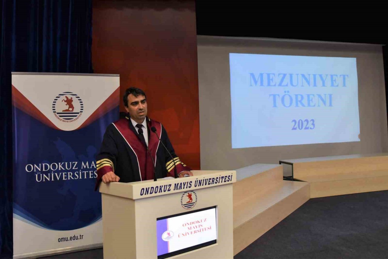 300 öğrencinin mezuniyet heyecanı