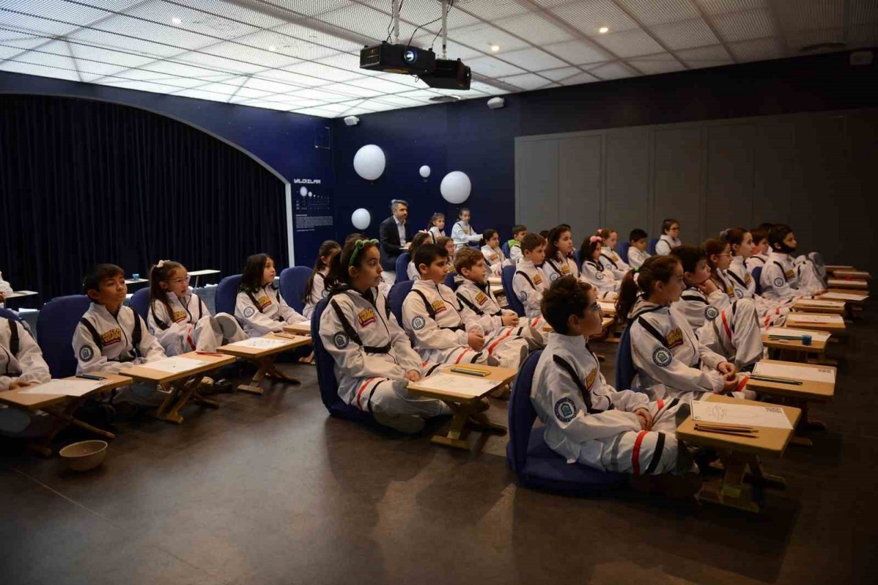 Yıldırım’da 3 bin çocuk uzayla tanıştı