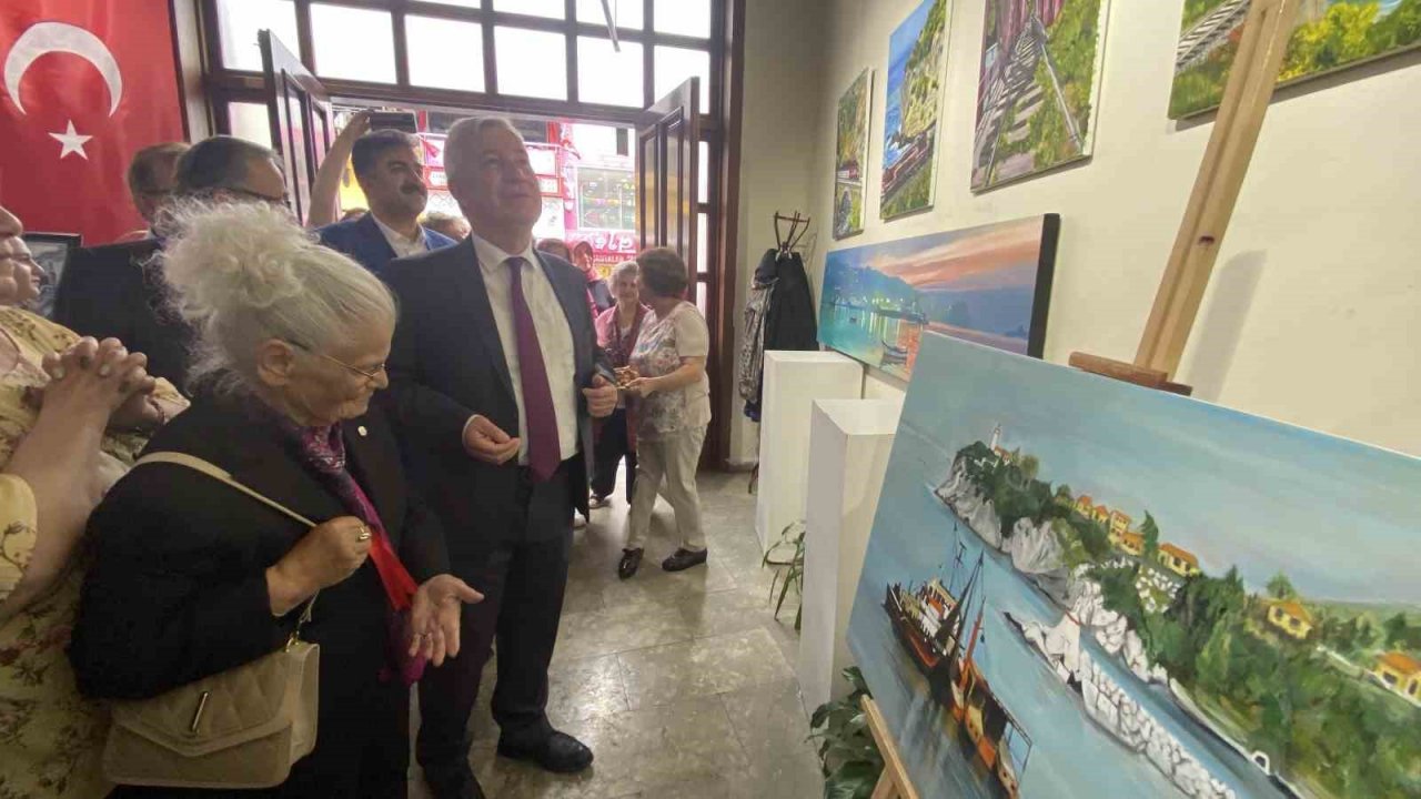Ressamlar sergi açtı