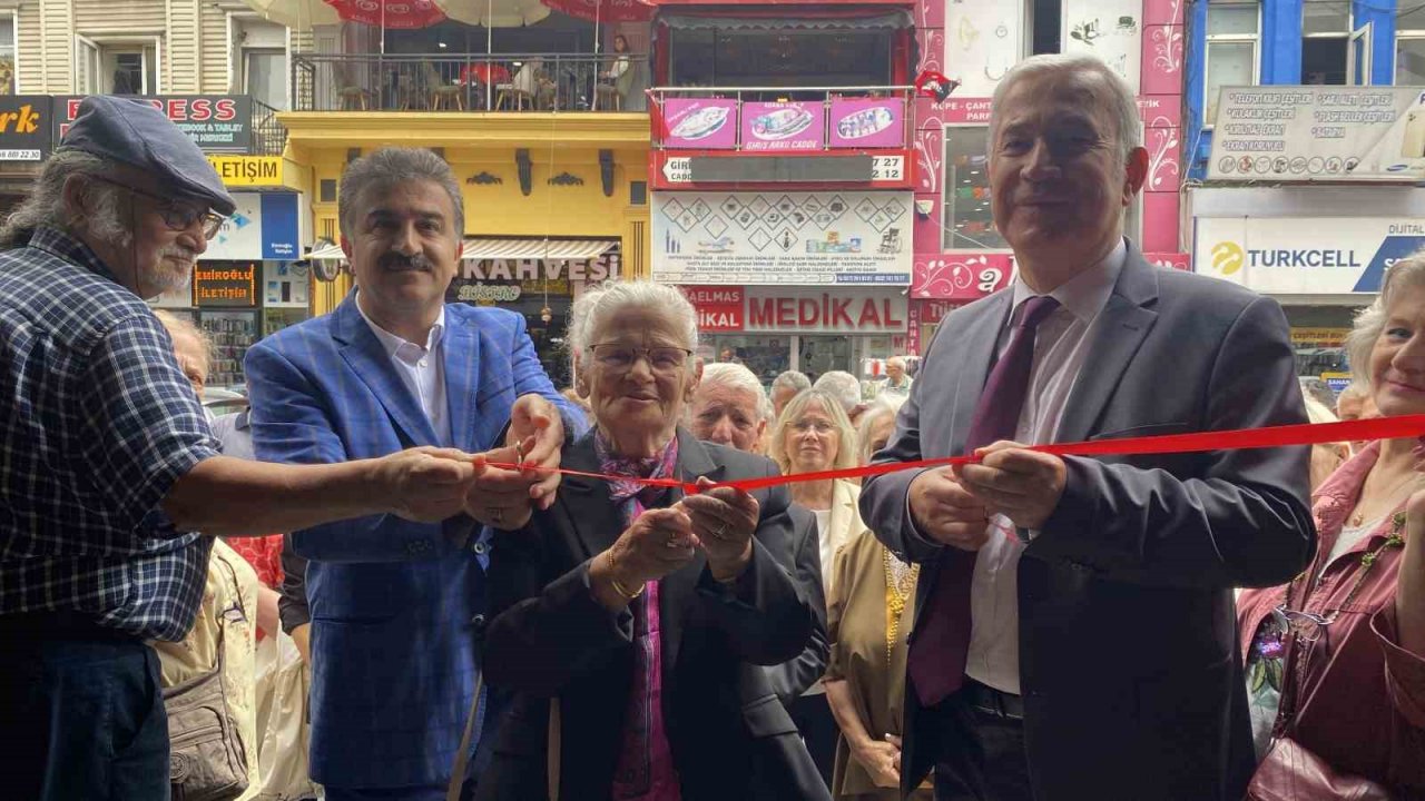 Ressamlar sergi açtı