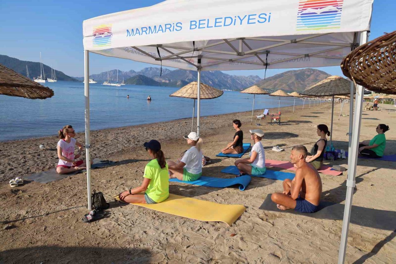 Marmarisliler güne yogayla başladı