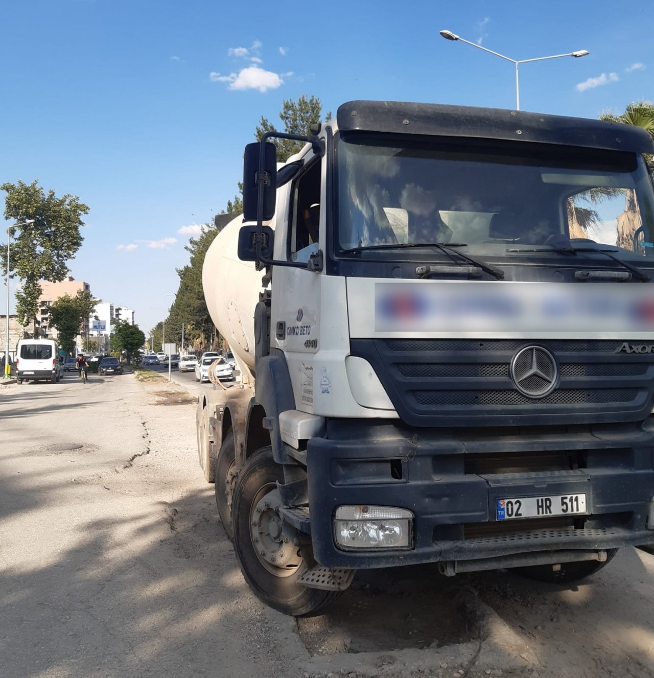Otomobil ile beton mikseri çarpıştı: 1 yaralı