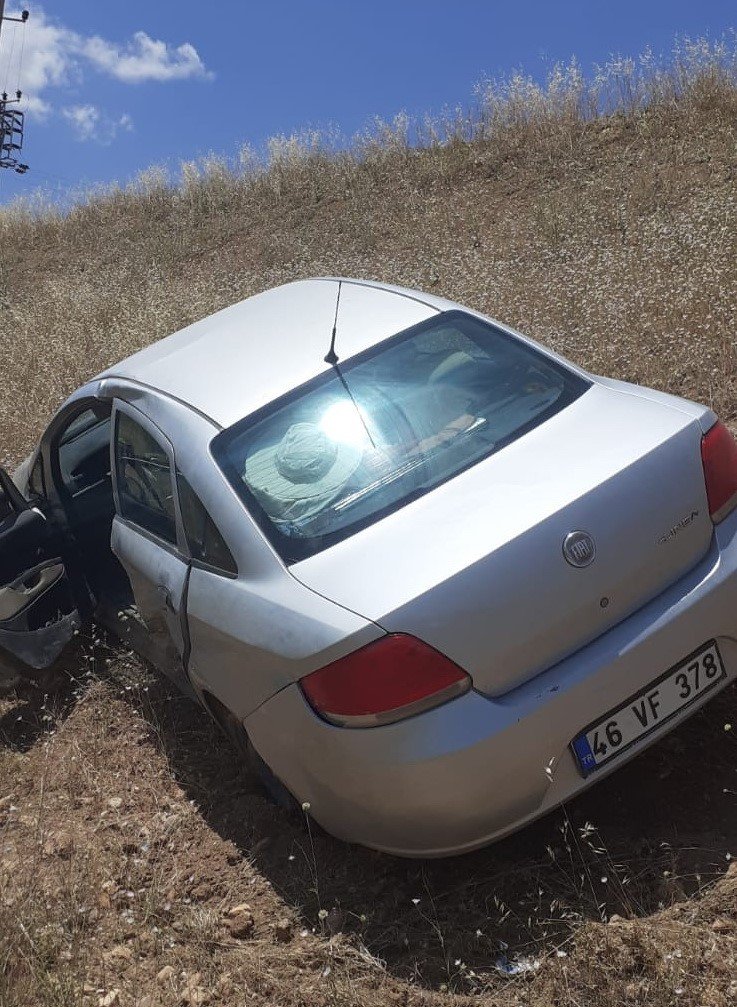 Gölbaşı’nda iki otomobil çarpıştı: 2 yaralı