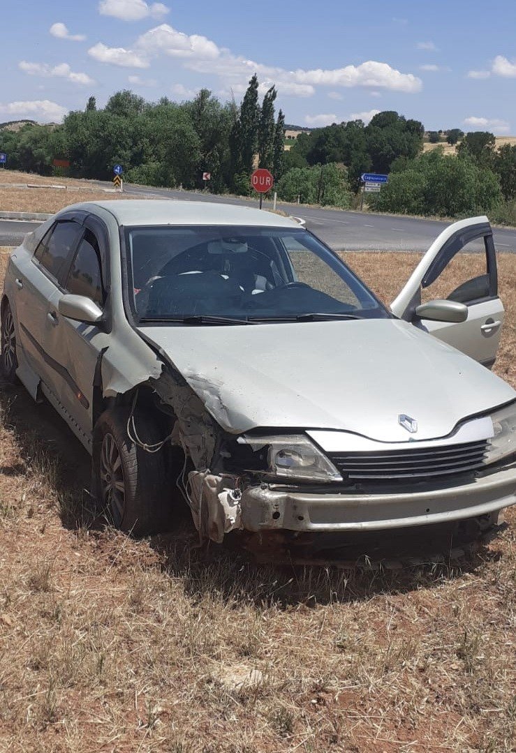 Gölbaşı’nda iki otomobil çarpıştı: 2 yaralı