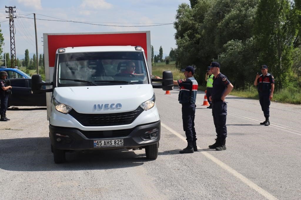 Hocalar’da jandarma ve polisten ortak trafik denetimi