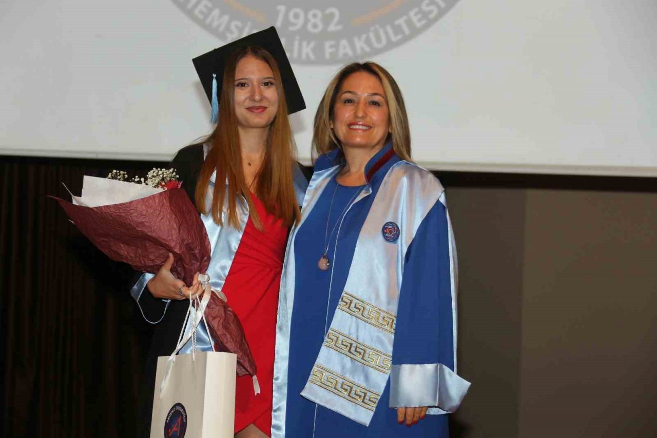 Hemşirelik Fakültesi’nde yemin töreni düzenlendi