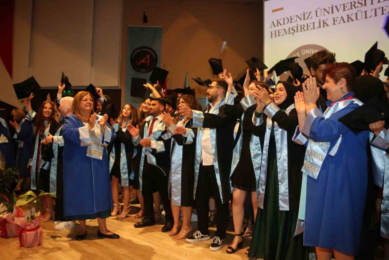 Hemşirelik Fakültesi’nde yemin töreni düzenlendi