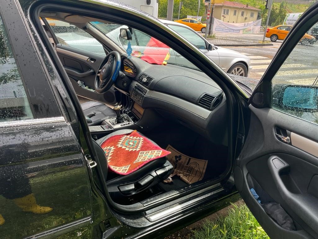 Başkentte 2 araç alt geçitte sular altında kaldı