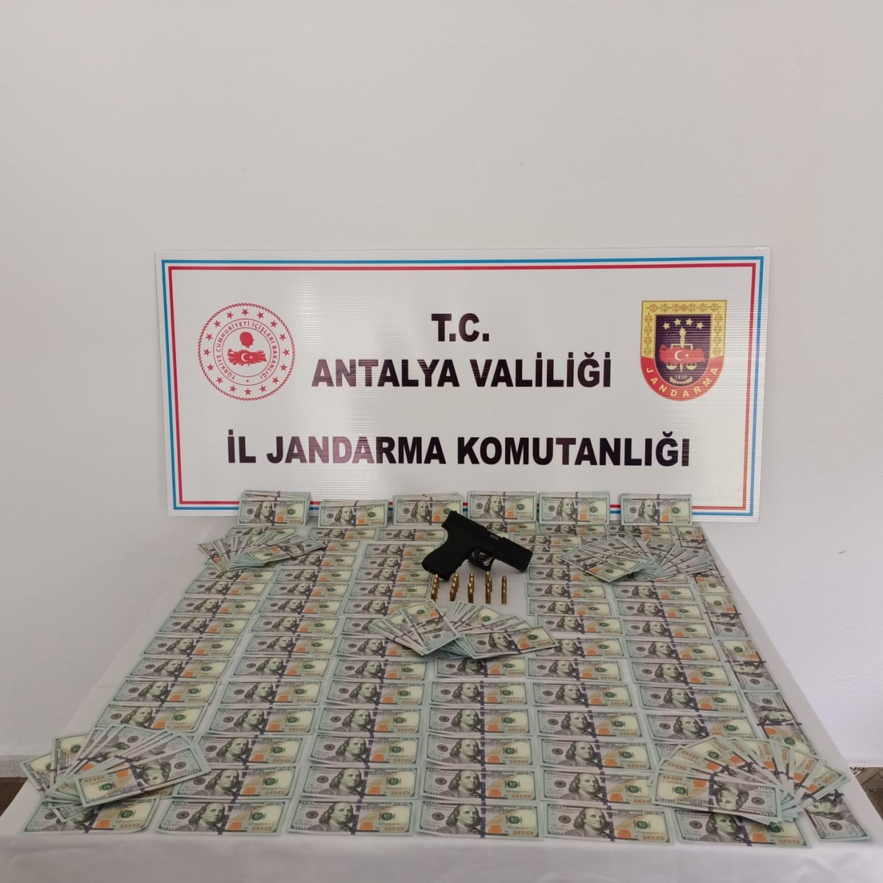 Jandarma uyuşturucu tacirlerine geçit vermiyor