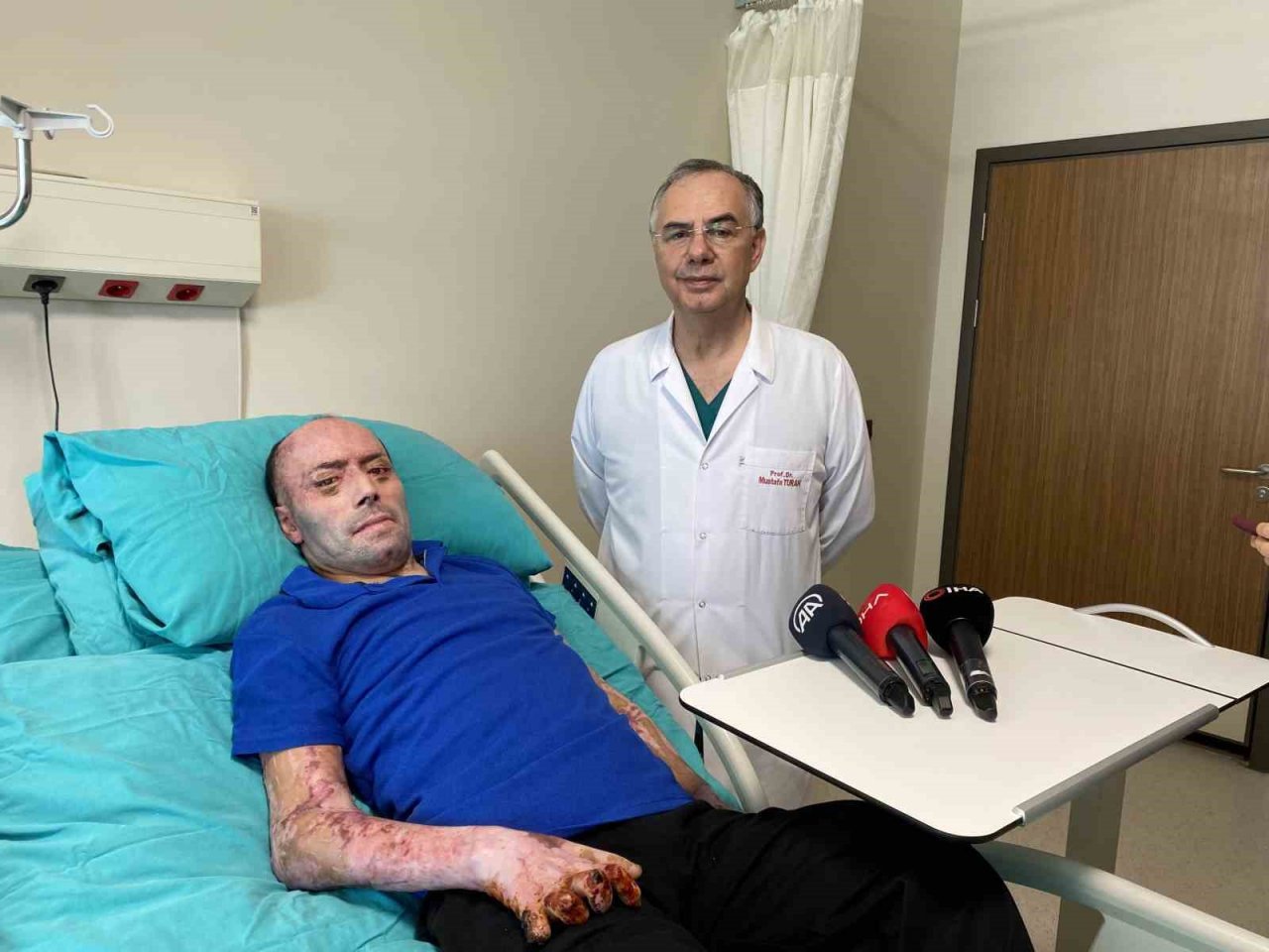 140 ameliyat geçiren 8 ayı aşkın süre hastanede kalan maden işçisi İzzet Ak taburcu edildi