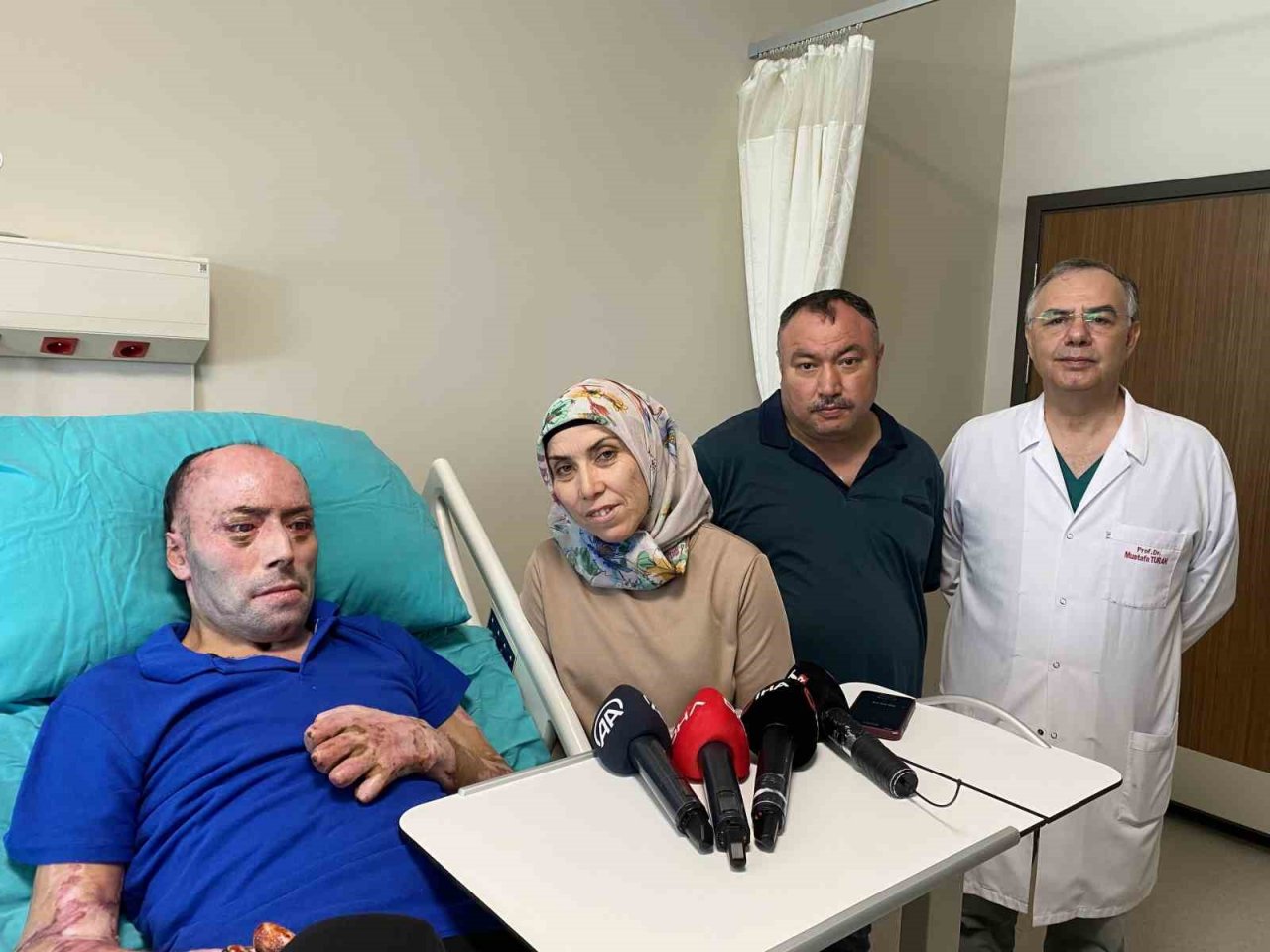 140 ameliyat geçiren 8 ayı aşkın süre hastanede kalan maden işçisi İzzet Ak taburcu edildi