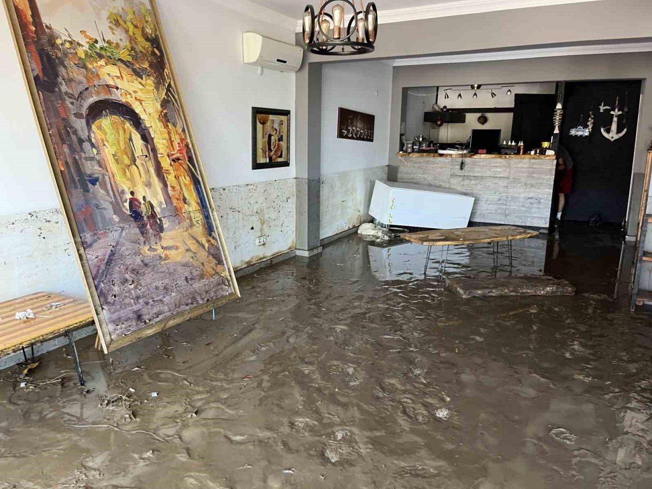 Selin vurduğu tarihi ilçe Amasra’da temizlik çalışmaları sürüyor