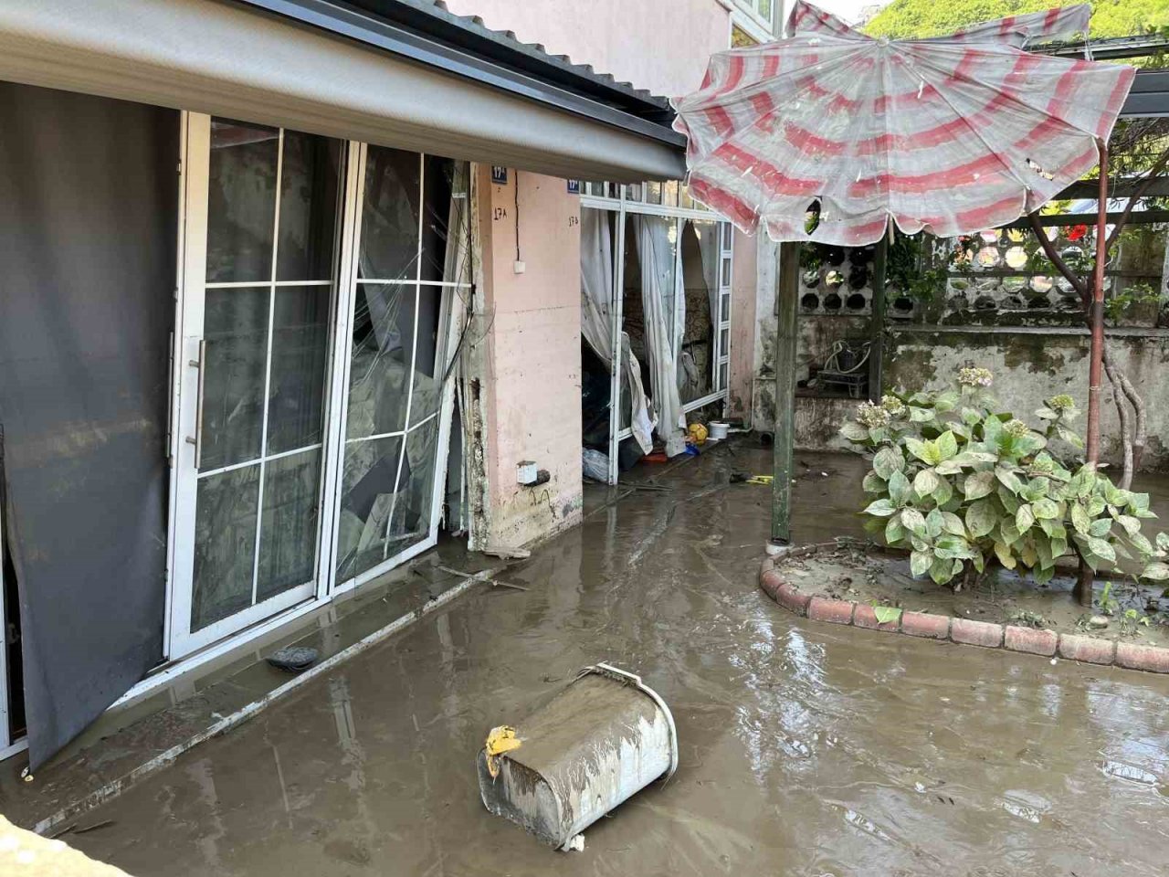 Selin vurduğu tarihi ilçe Amasra’da temizlik çalışmaları sürüyor