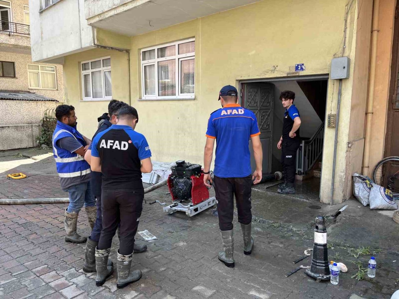 Selin vurduğu tarihi ilçe Amasra’da temizlik çalışmaları sürüyor
