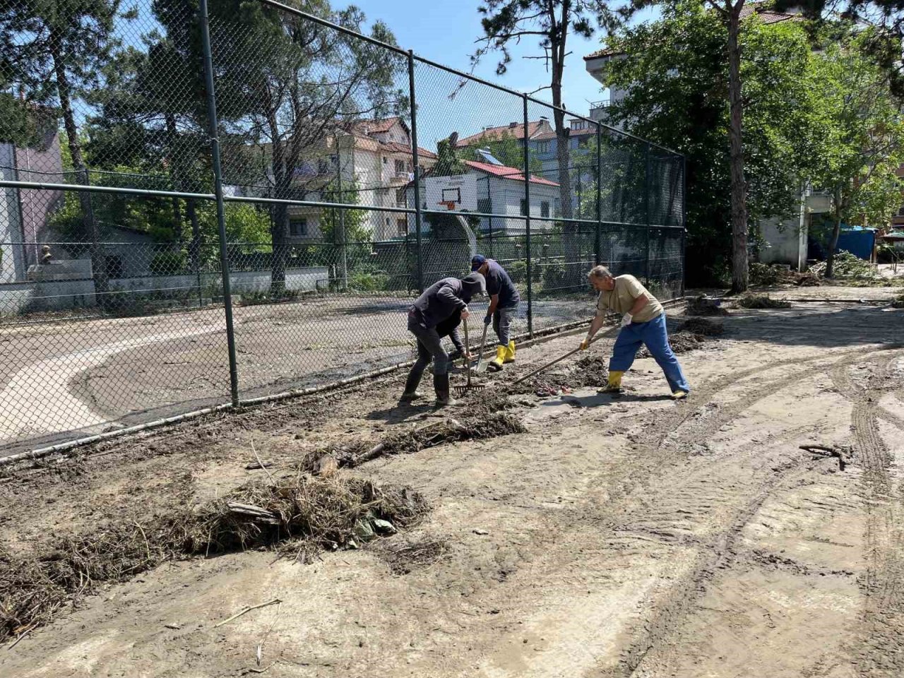 Selin vurduğu tarihi ilçe Amasra’da temizlik çalışmaları sürüyor