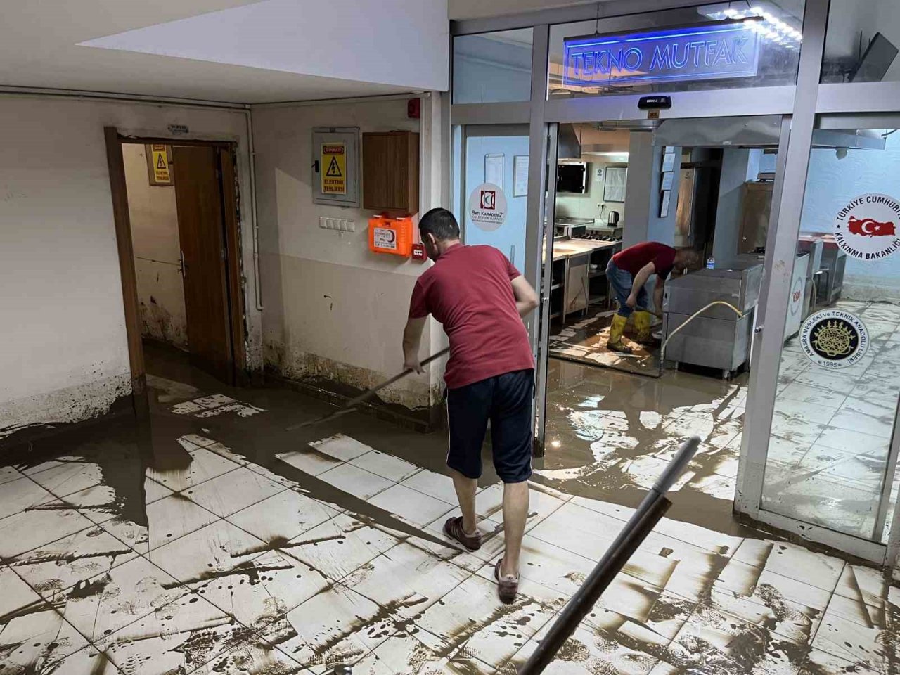 Selin vurduğu tarihi ilçe Amasra’da temizlik çalışmaları sürüyor