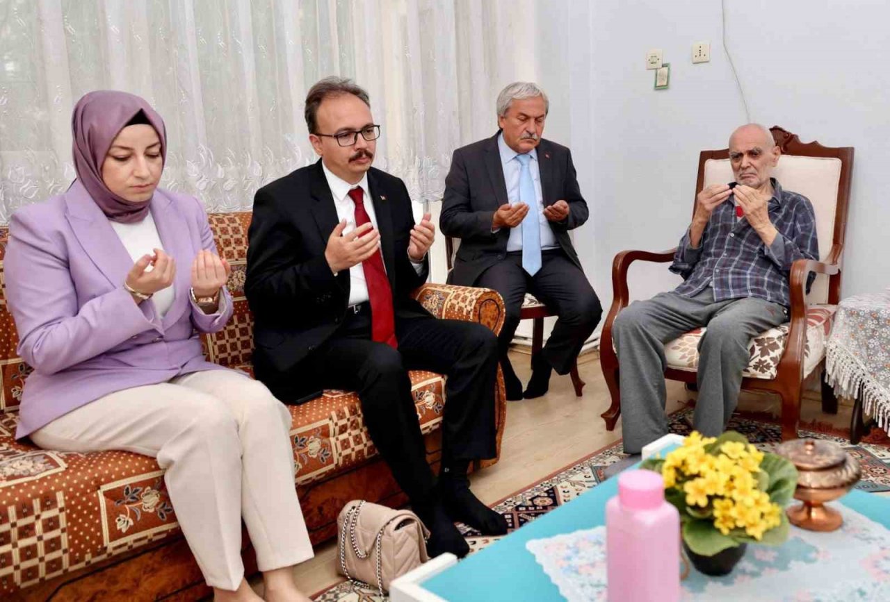 Vali Kızılkaya şehit ailesini yalnız bırakmadı