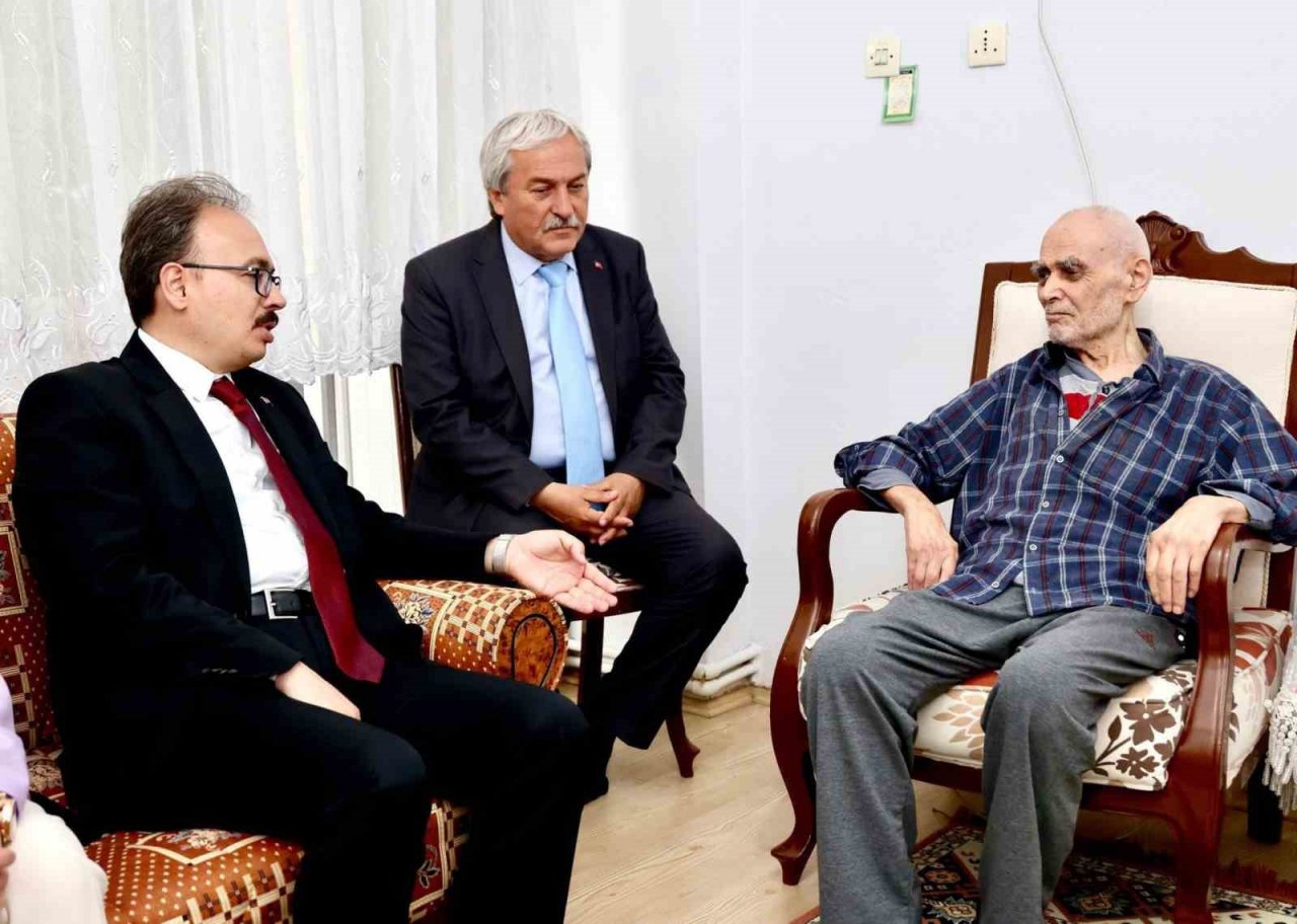 Vali Kızılkaya şehit ailesini yalnız bırakmadı