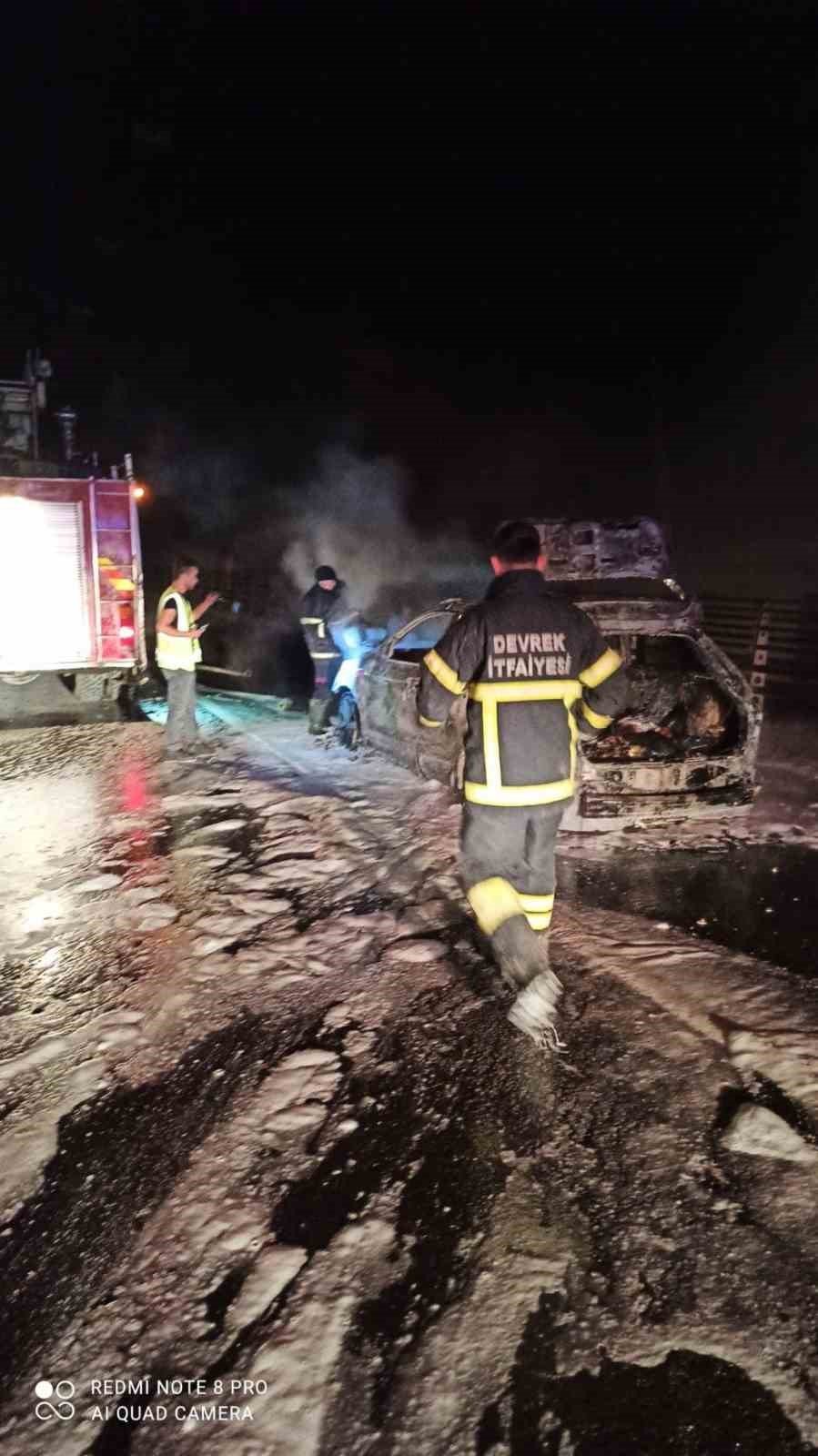 Tünelde korkutan yangın, otomobil kül oldu