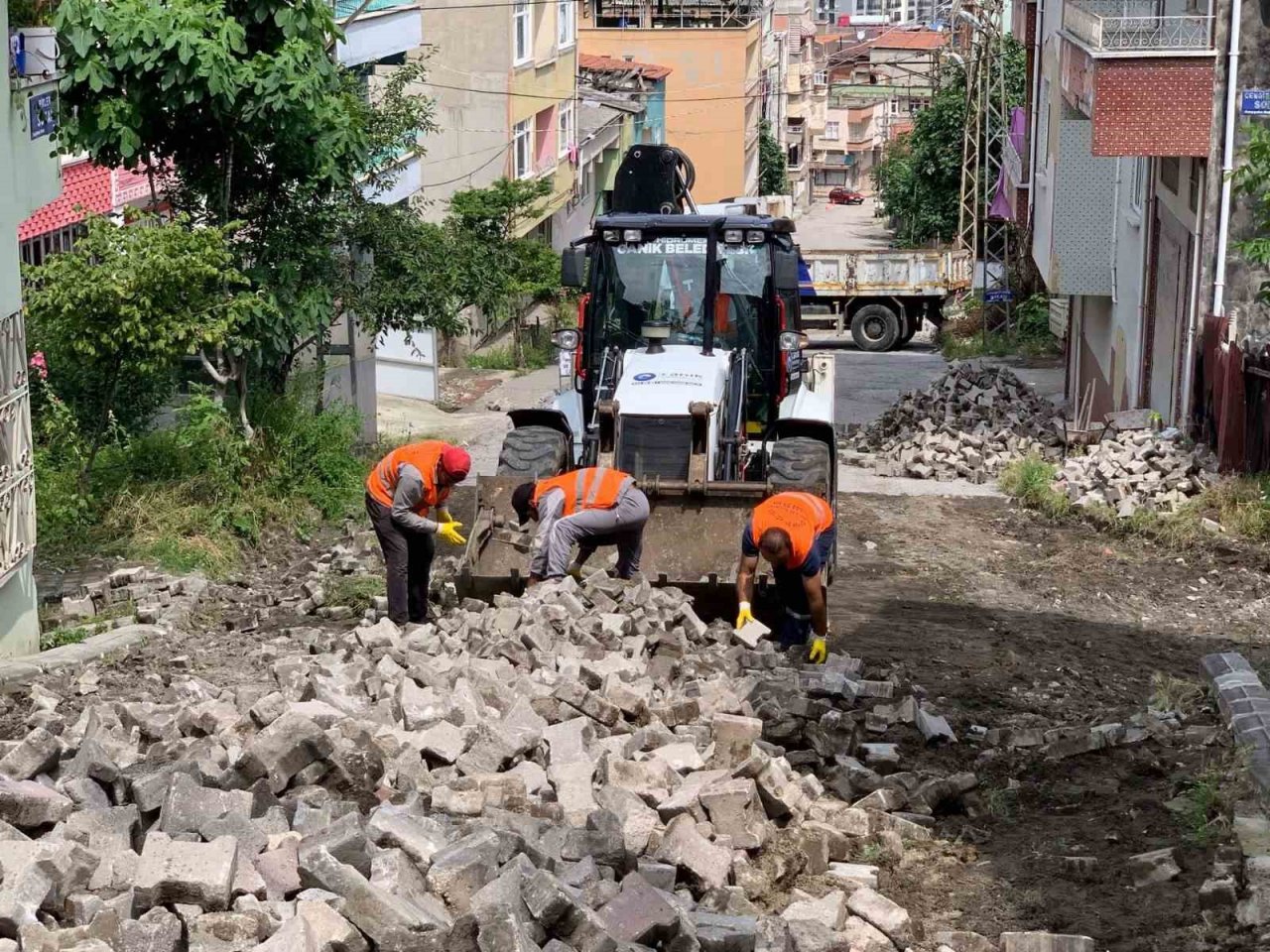 Canik’te yollara bakım
