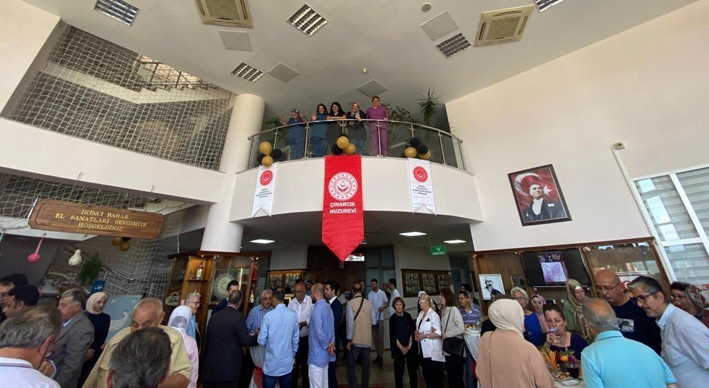 Çınarcık Huzurevinde İkinci Bahar El Sanatları Sergisi açıldı