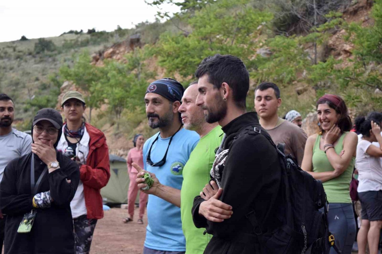 Dağcılar Kemaliye’de kaya tırmanışı gerçekleştirdi