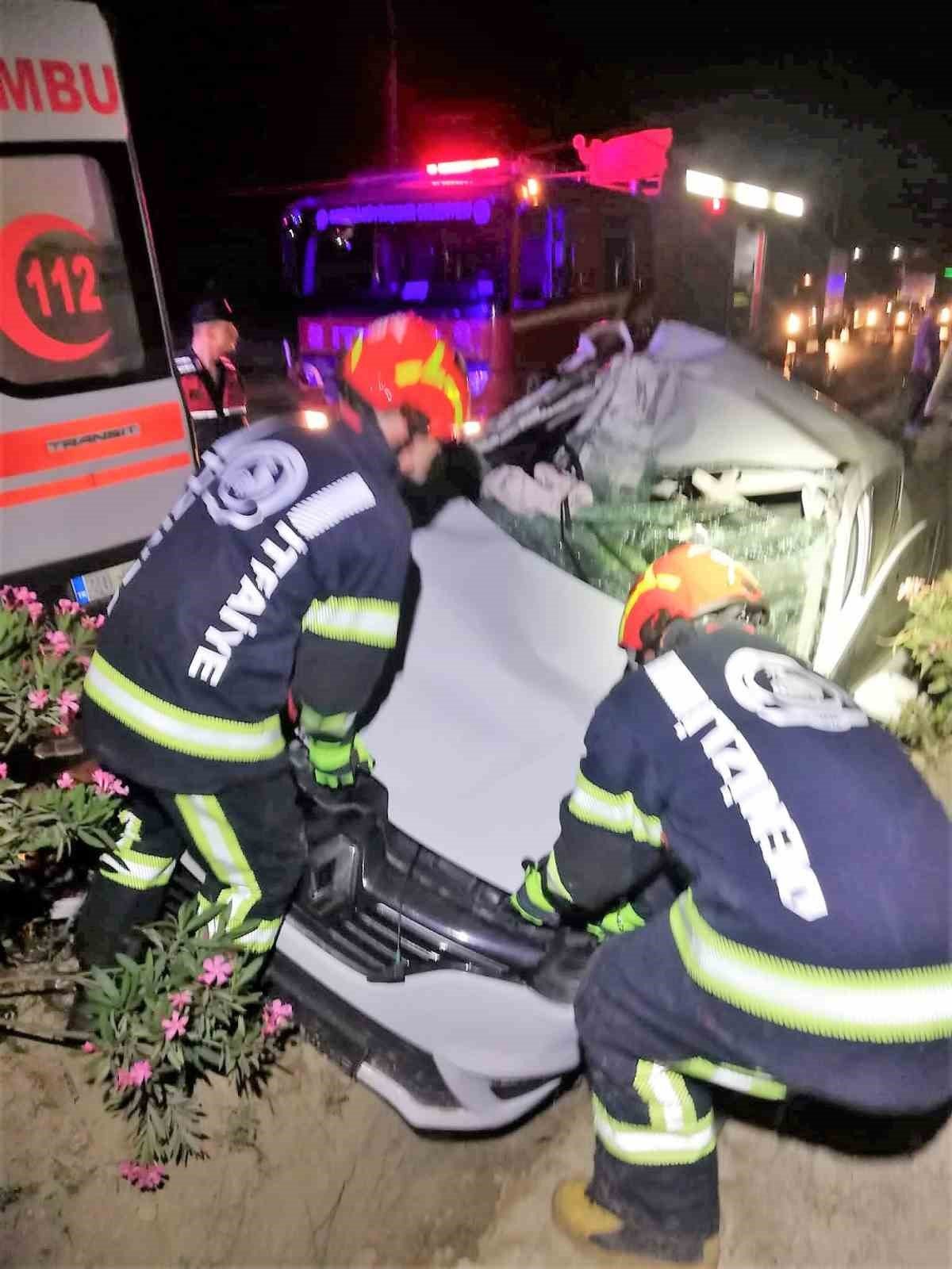 Otomobil tıra ok gibi saplandı: 1 ağır yaralı