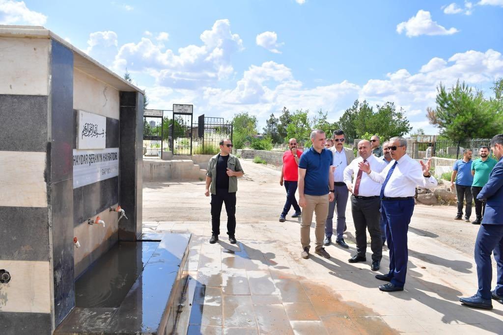 Vali Su, Kurban Bayramı öncesi mezarlıklarda incelemede bulundu