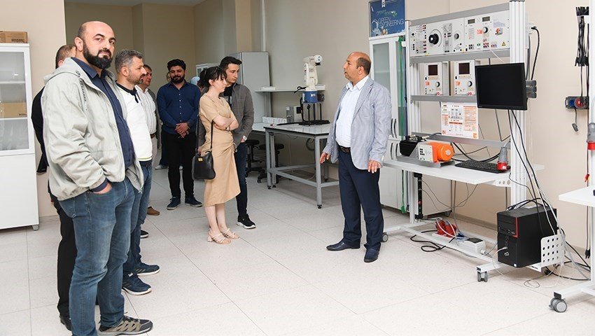 Rektör Çakmak Etüt Merkezi Öğretmenlerini Konuk Etti