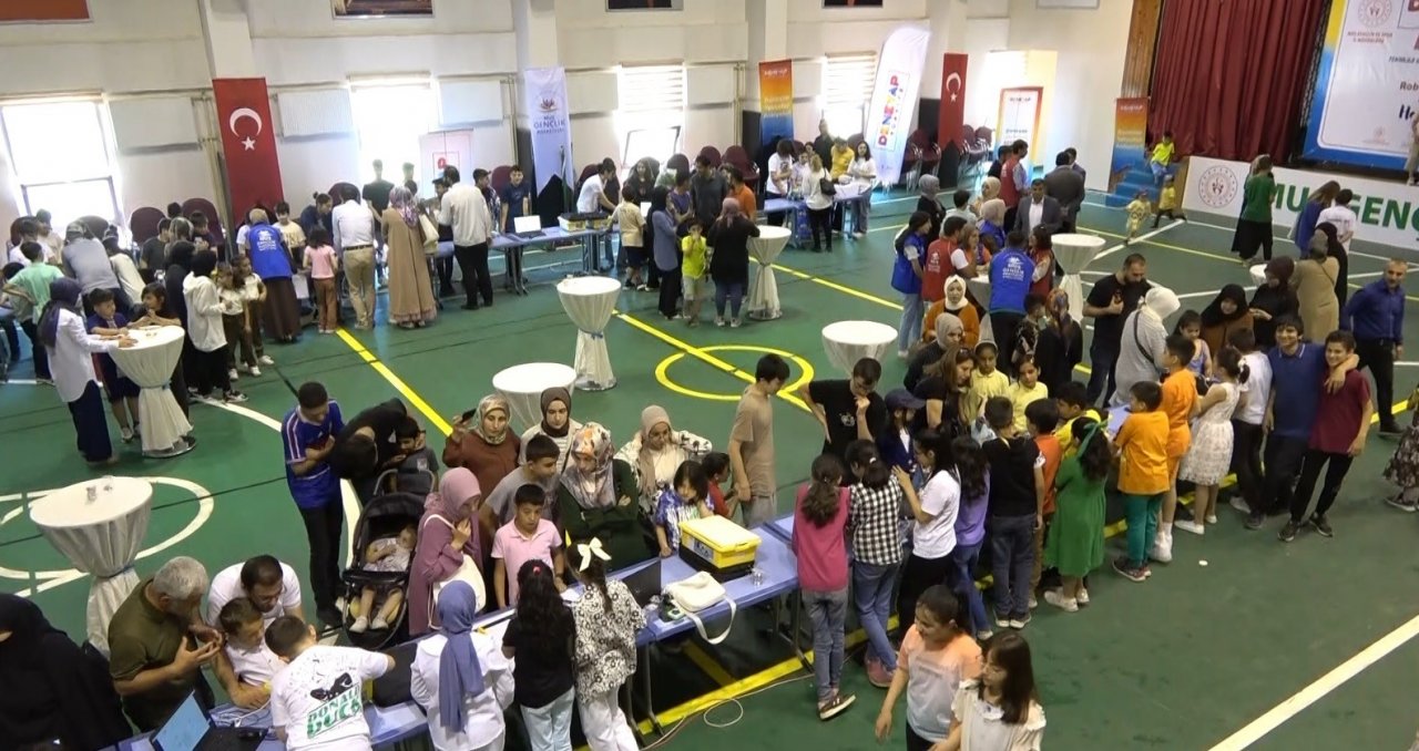 Geleceğin mühendisleri projelerini sergiledi