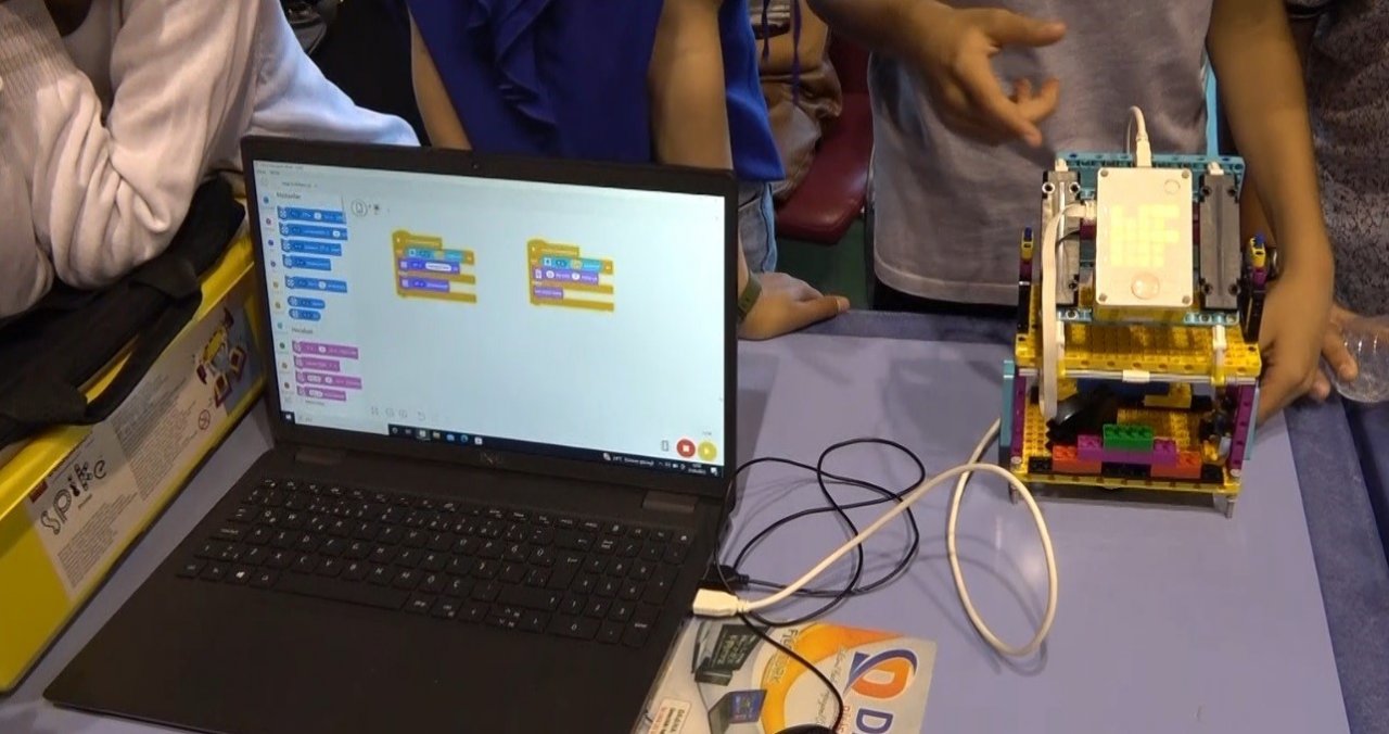 Geleceğin mühendisleri projelerini sergiledi