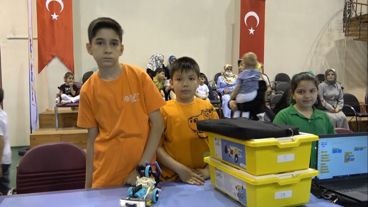 Geleceğin mühendisleri projelerini sergiledi