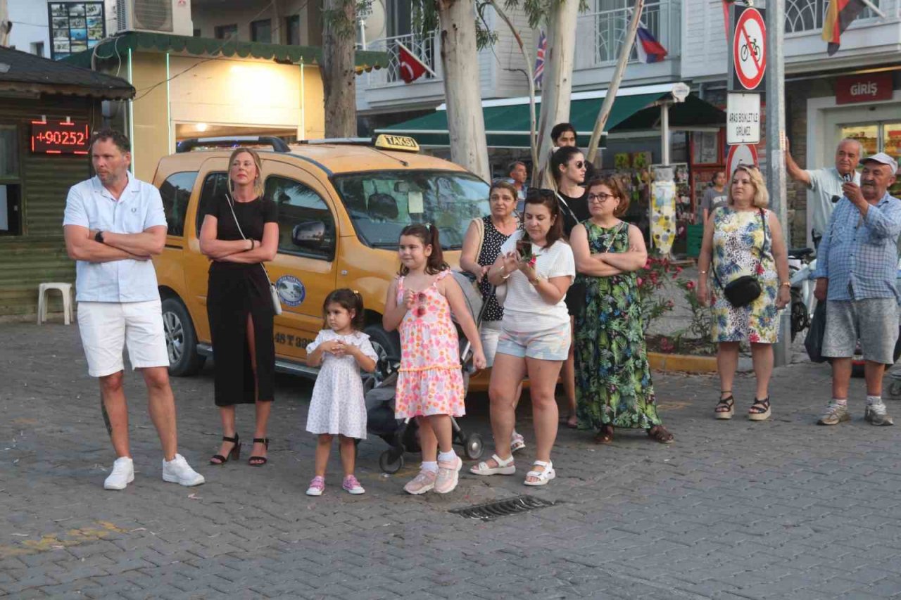 Göcek’te yayla göçü renkli görüntülerle başladı