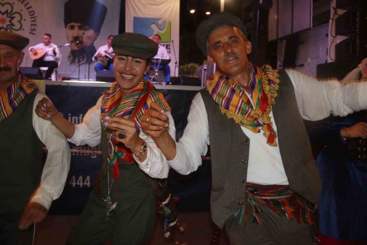 Göcek’te yayla göçü renkli görüntülerle başladı