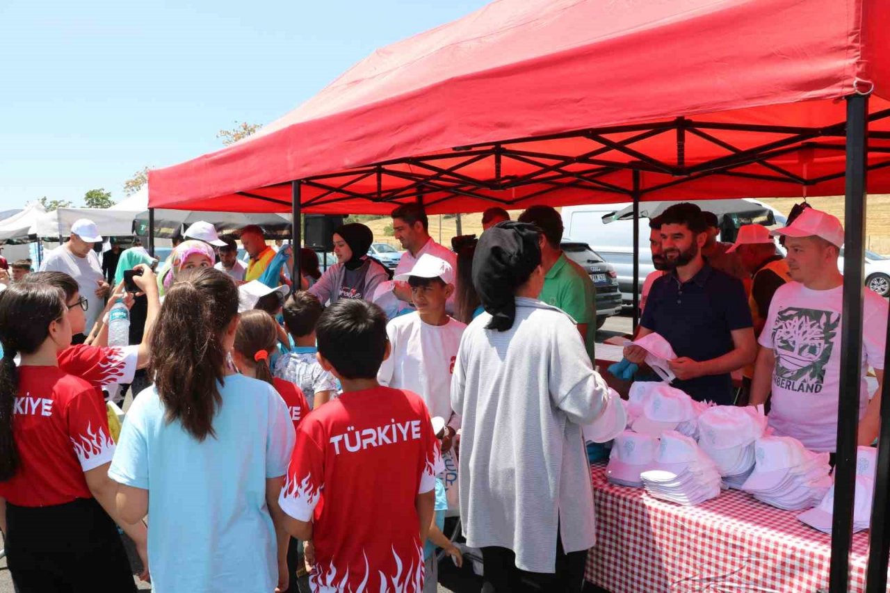 ’Uçan Raketler’ Kahramanmaraş konteyner kentteki çocuklarla buluştu